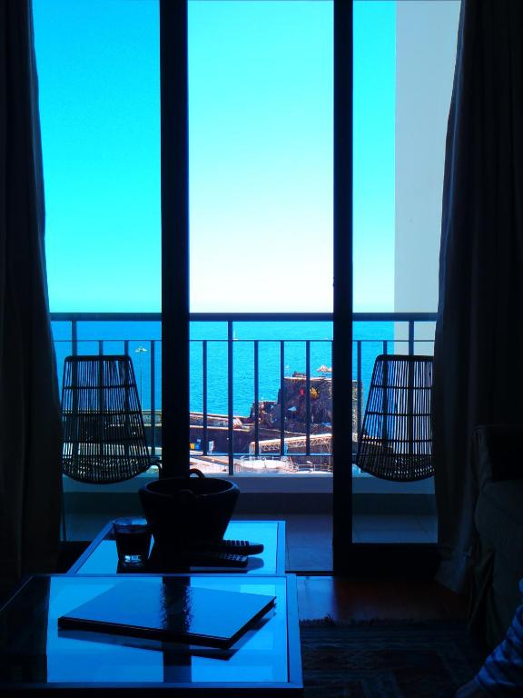 Sea front apartment - Princesa D. Amélia room 1